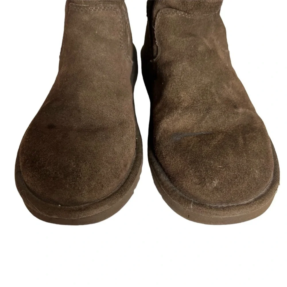 UGG title says